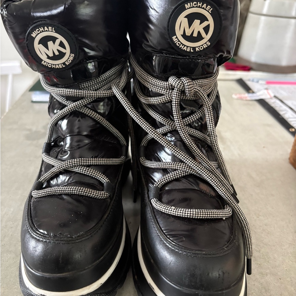 Michael Kors Black Glossy Puffer Lace-Up Winter Boots